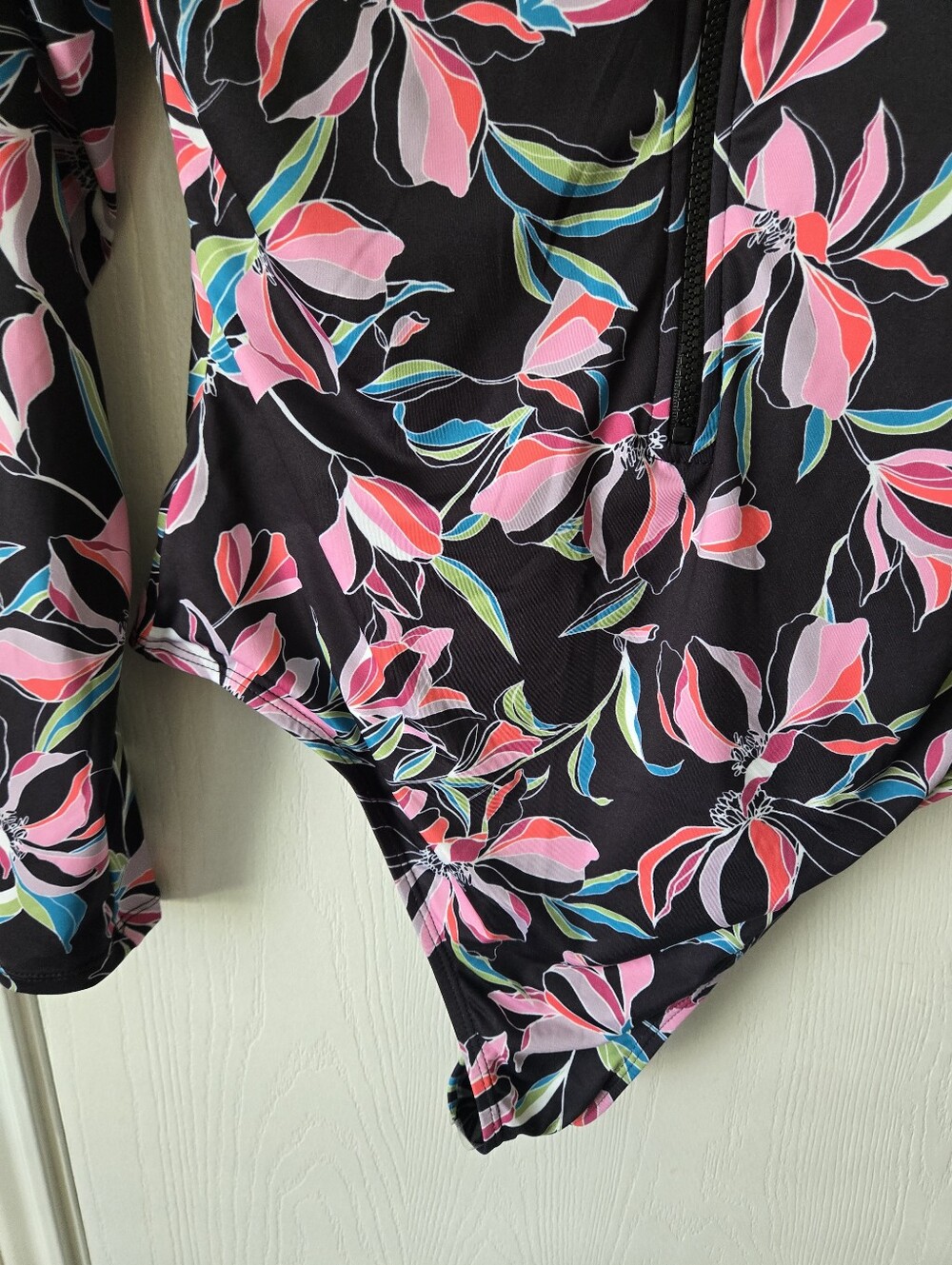 Volcom Rashguard Surf Suit - Picture 7 of 11